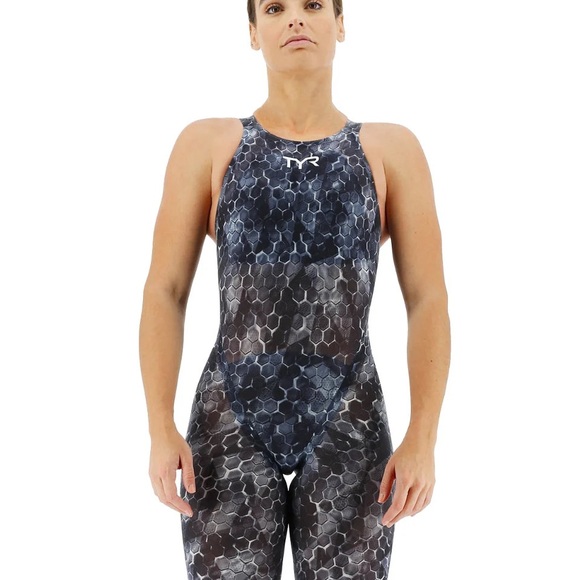 TYR Women's Avictor 2.0 tech suit Swimsuit competition.